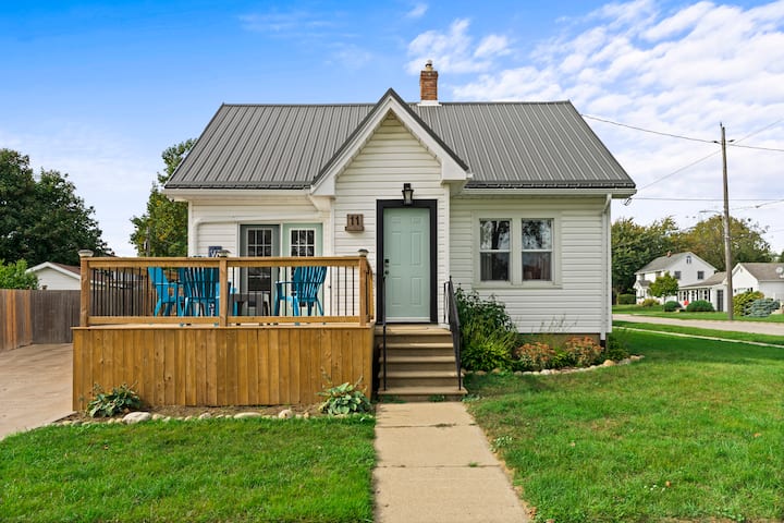 Blenheim Hideaway - Chatham-Kent