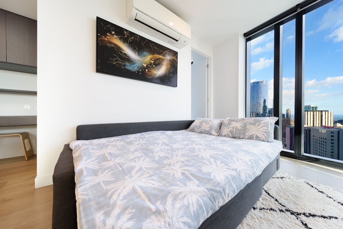 Successful Airbnb property: 57F Luxury Melb CBD 3BR.2Bath. 8Pax. Free 2Carpark in Carlton