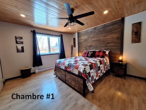 Ô Ruisseau with Hot Tub – Arcade and fireplace