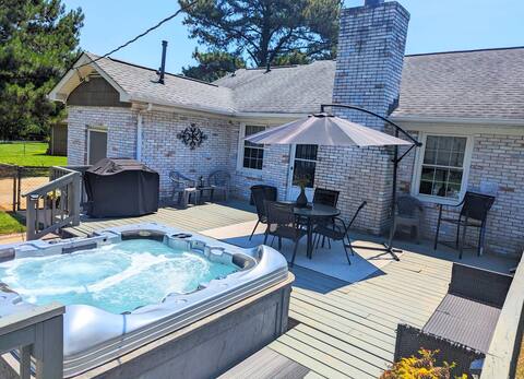 Hot Tub - Fire Pit - Single Level Ranch