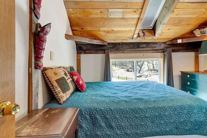 二楼卧室配备全尺寸床