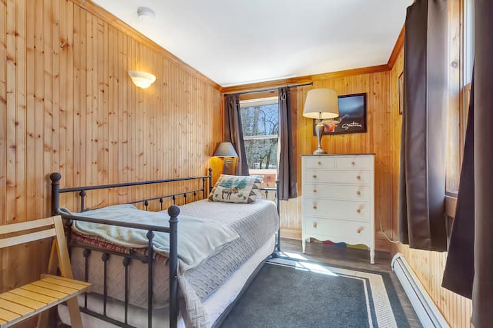 主楼层。双人房，配有带脚轮的拉出式床。