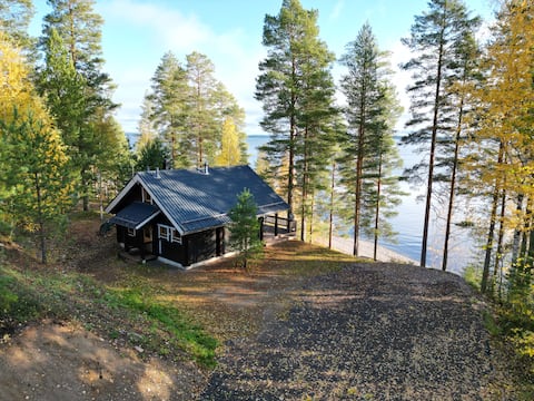 Cottage with stunning lake view and private beach