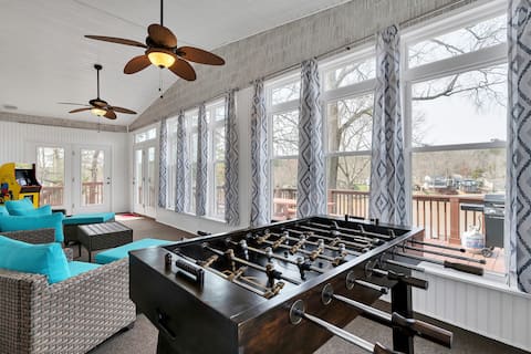 Top performing Airbnb: Badin Lakefront Retreat: Games, Boat Dock, Sunroom in Winston Salem
