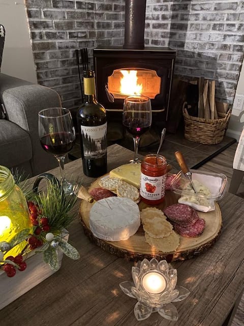 Popular Airbnb listing: Chateau Pine, Ellicottville in Western Southern Tier Rural