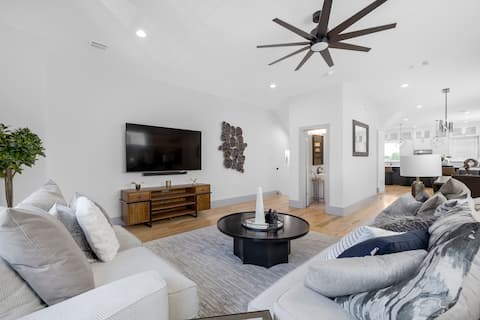 Successful Airbnb property: Luxury 3bdr +Rooftop Terrace Downtown Dallas in Cedar Crest