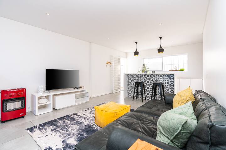 Family home – private pool, sea & mountain views gallery image 5