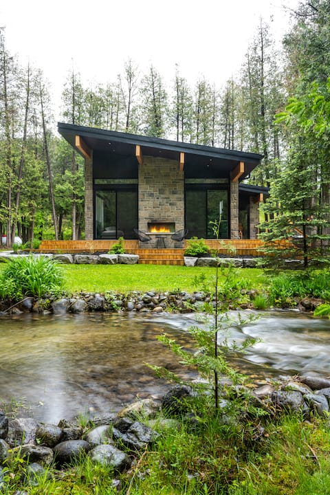 Luxurious Creek Retreat With Hot Tub
