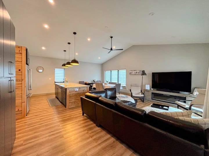 Modern Spacious Home, New Build - Gunnison, CO