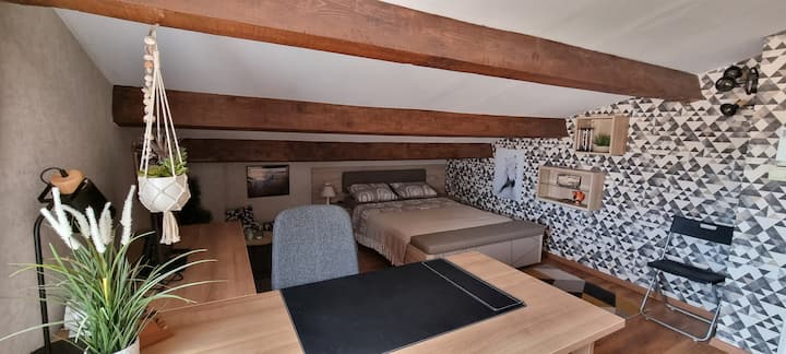 Спална соба 2 на 1 кат со канцеларија