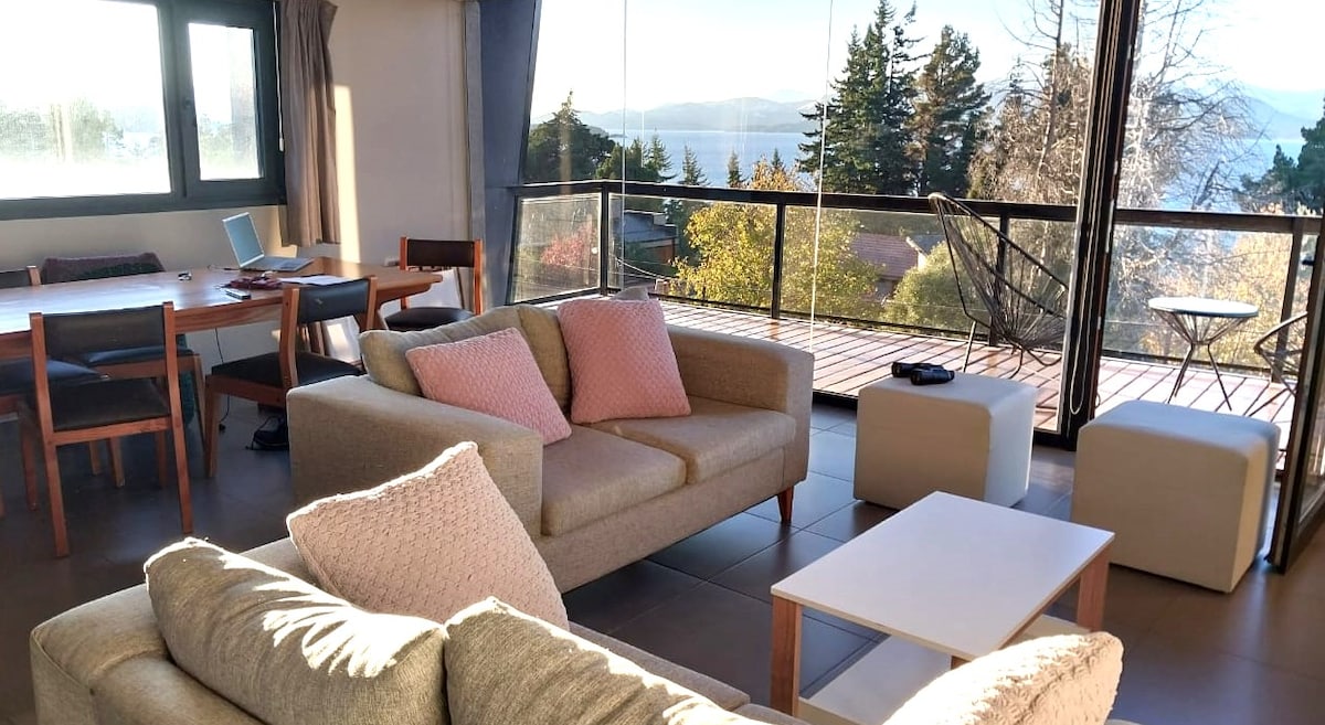 Top performing Airbnb: House with spectacular lake view in Departamento Bariloche