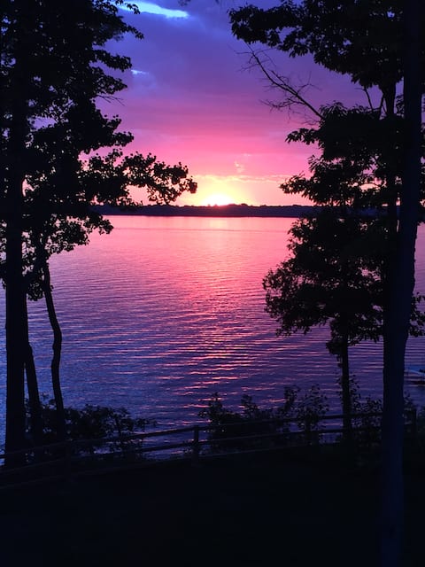 Private Lake Front Sunset Retreat Champlain Shores