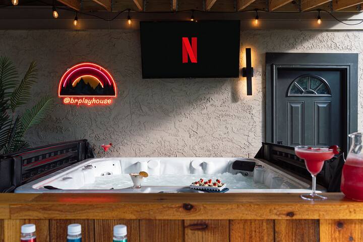 Hot Tub | Fenced Yard | 15 mins to DT | Firepit gallery image 4