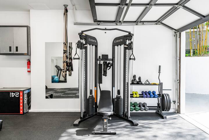 Celebrity Hideout Hollywood Hills Home HotTub+Gym gallery image 5