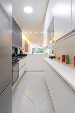 Apto confortável c/garagem/2 quadras praia/Seg.24h gallery image 4