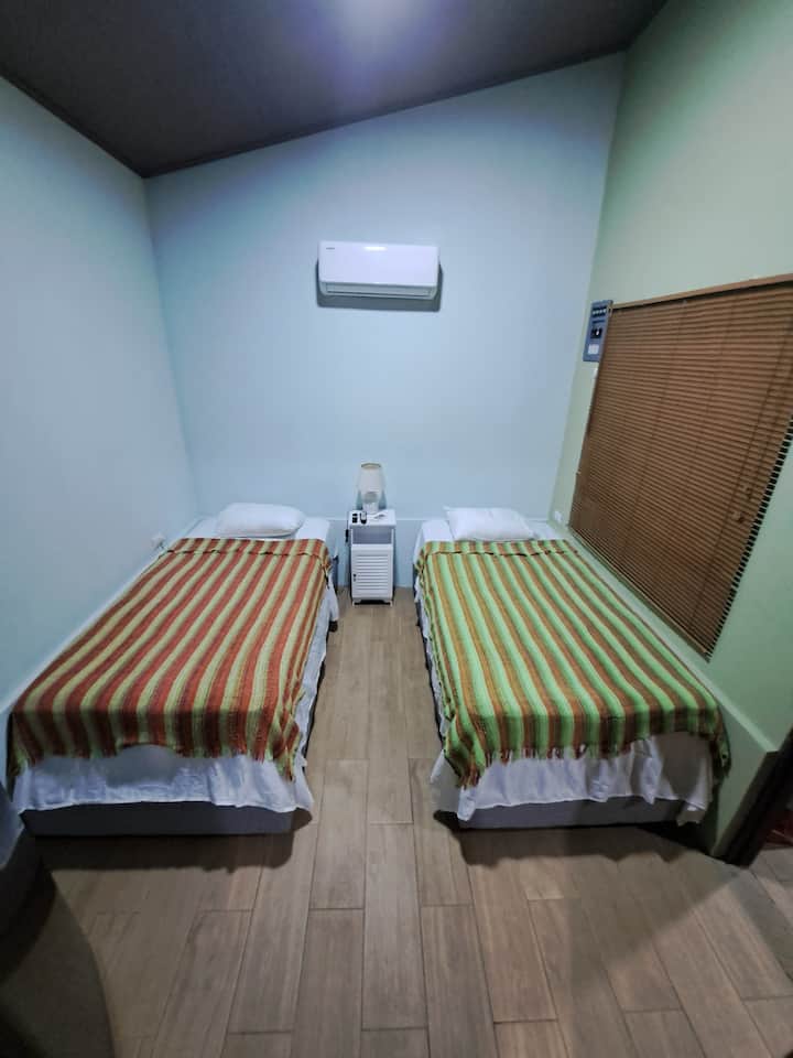 Vitanda pacha vya starehe. Magodoro yamehakikishwa kwa ajili ya kupumzika 