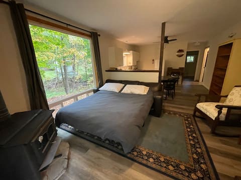Top performing Airbnb: Portage House Silver Lake, Hot Tub & Sauna in Muskoka Lakes
