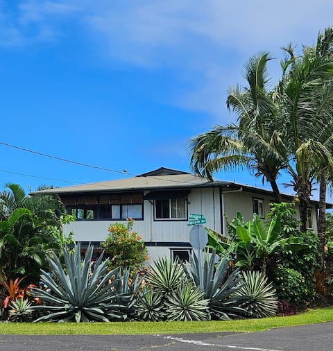 Hale Mapuana: Best sunrise views/Kahena beach near