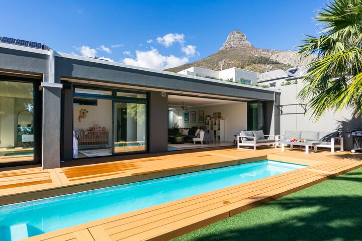 Palm Home w/pool, Hot Tub & 350m from the sea gallery image 5