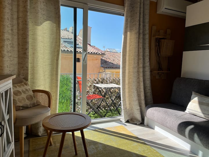 白天，您可以使用舒适的沙发。