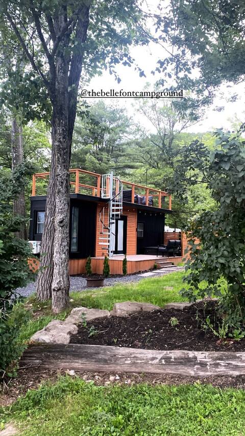 39 Container tiny home · The Hideaway | HOT TUB, R