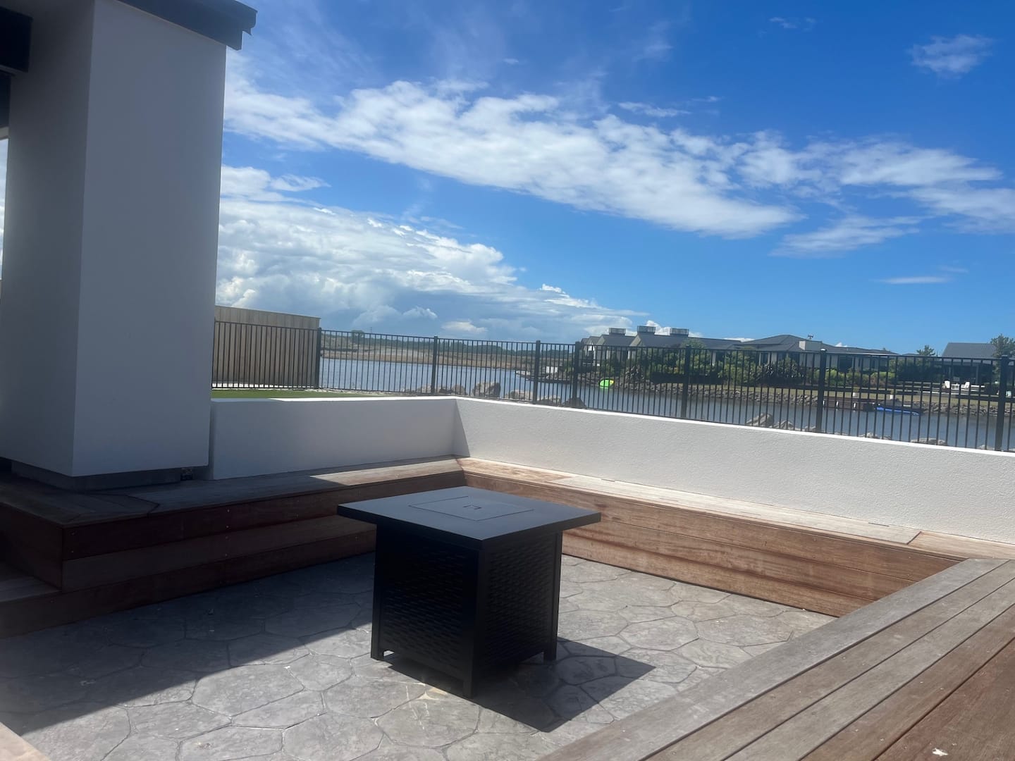 Lakefront Sleeps 14, Games, Spa, Jetty & Beach 3