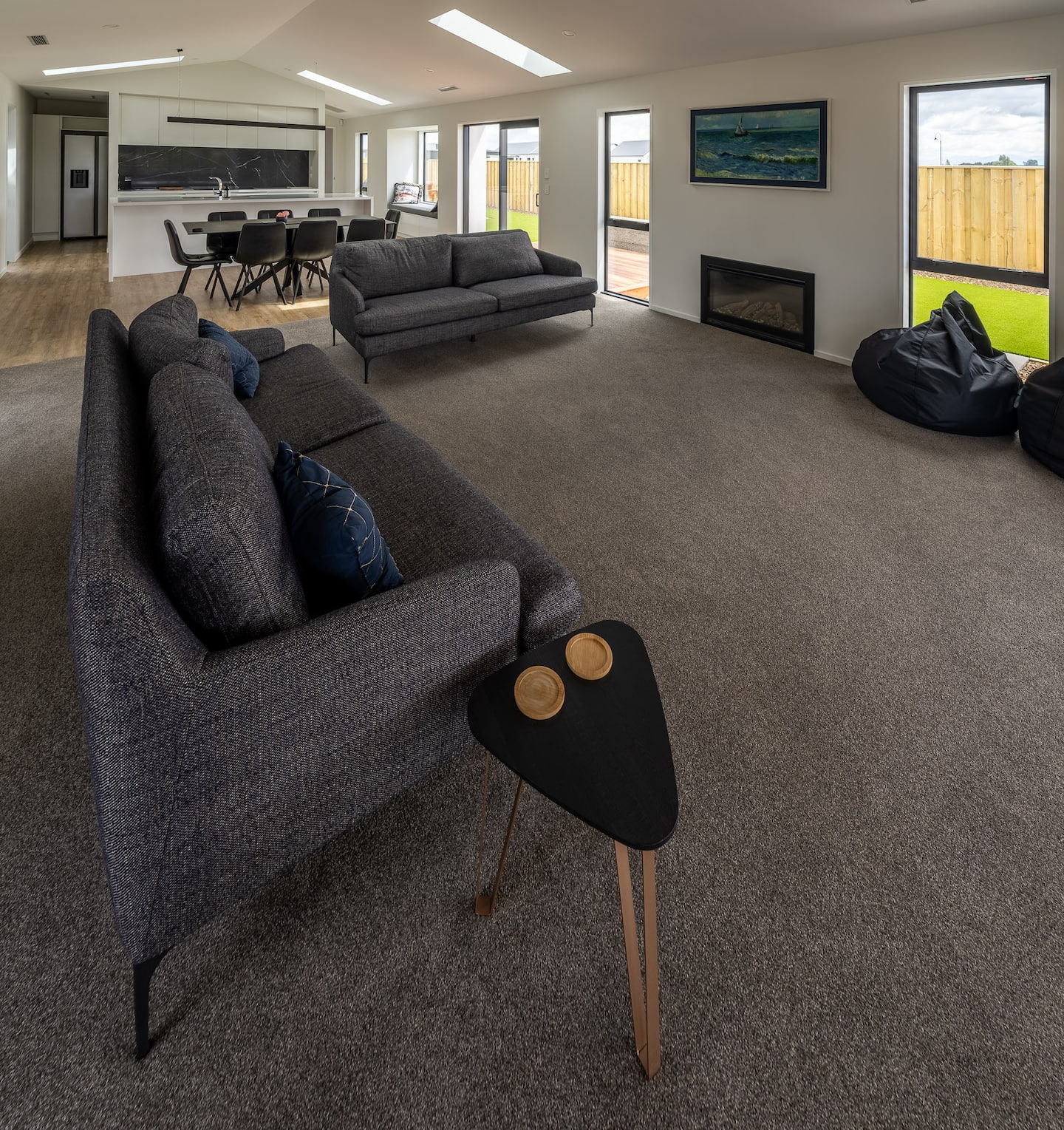Lakefront Sleeps 14, Games, Spa, Jetty & Beach 4