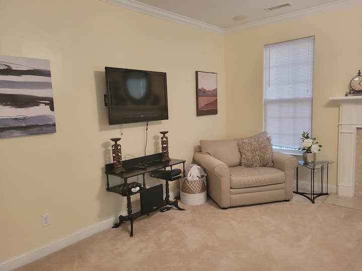 Secluded 3 Bdr Home In Charlotte - Charlotte, NC