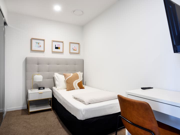 Dhoma e gjumit 2 me televizor 