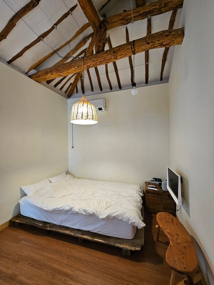 საძინებელი 1