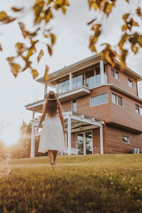 Le Faro - Lake and Mountains, Lake Access