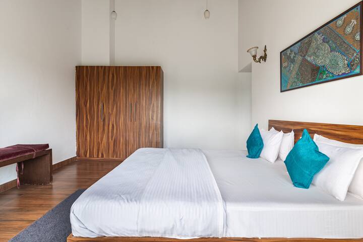 Bedroom 1 image 3