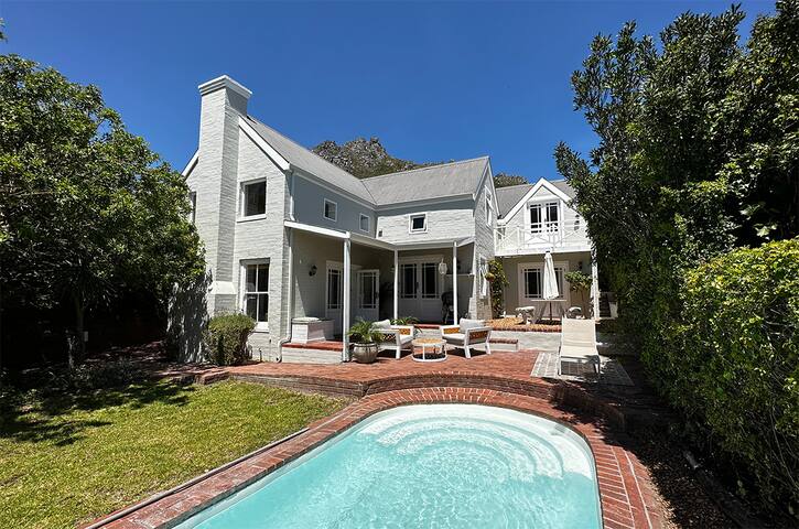 Cosy house in paradise, no loadshedding! gallery image 4