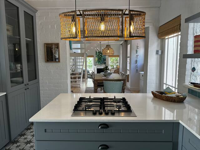 Cosy house in paradise, no loadshedding! gallery image 2