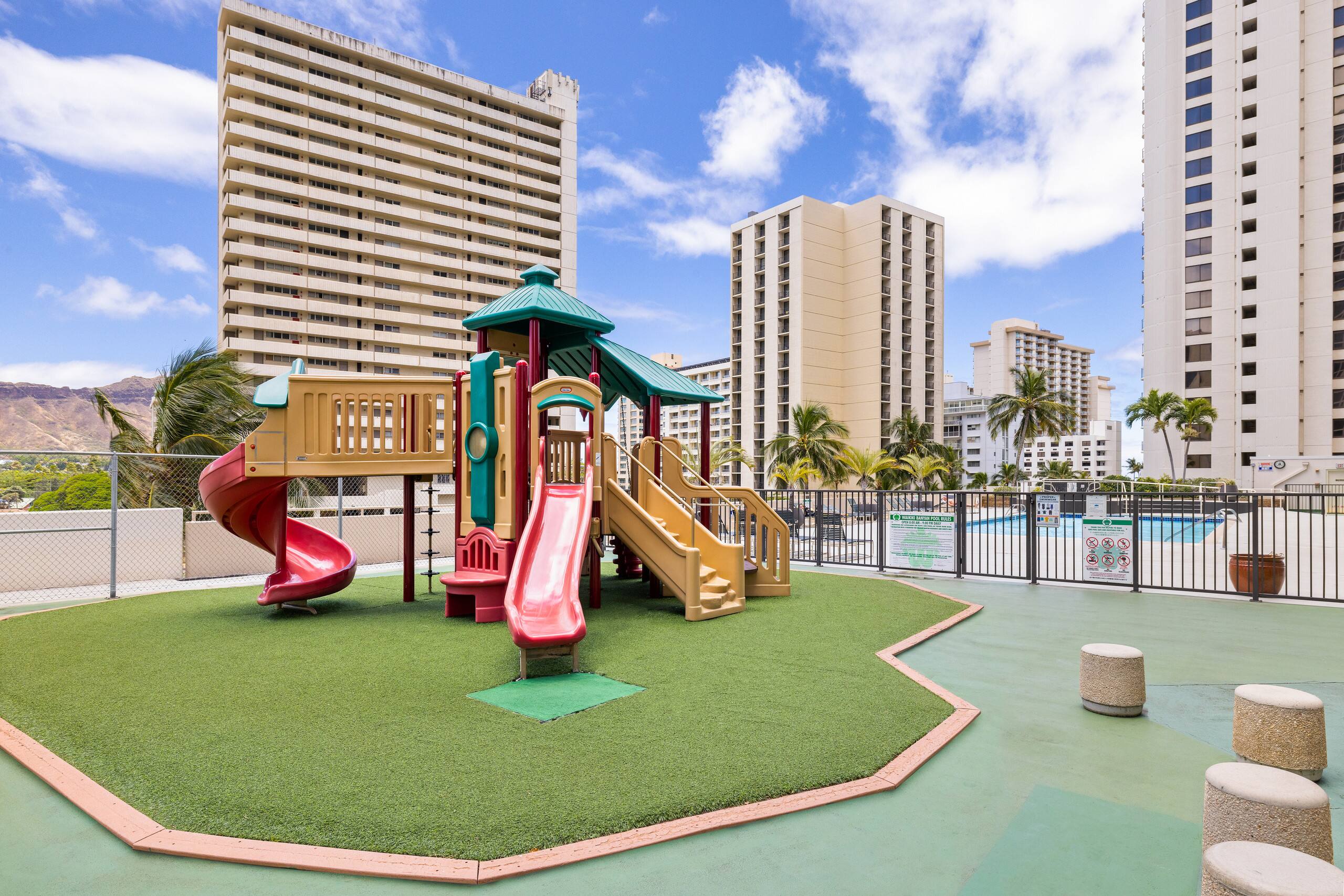 Modern Waikiki Banyan w/Parking. Walk to Beach! - Image 64