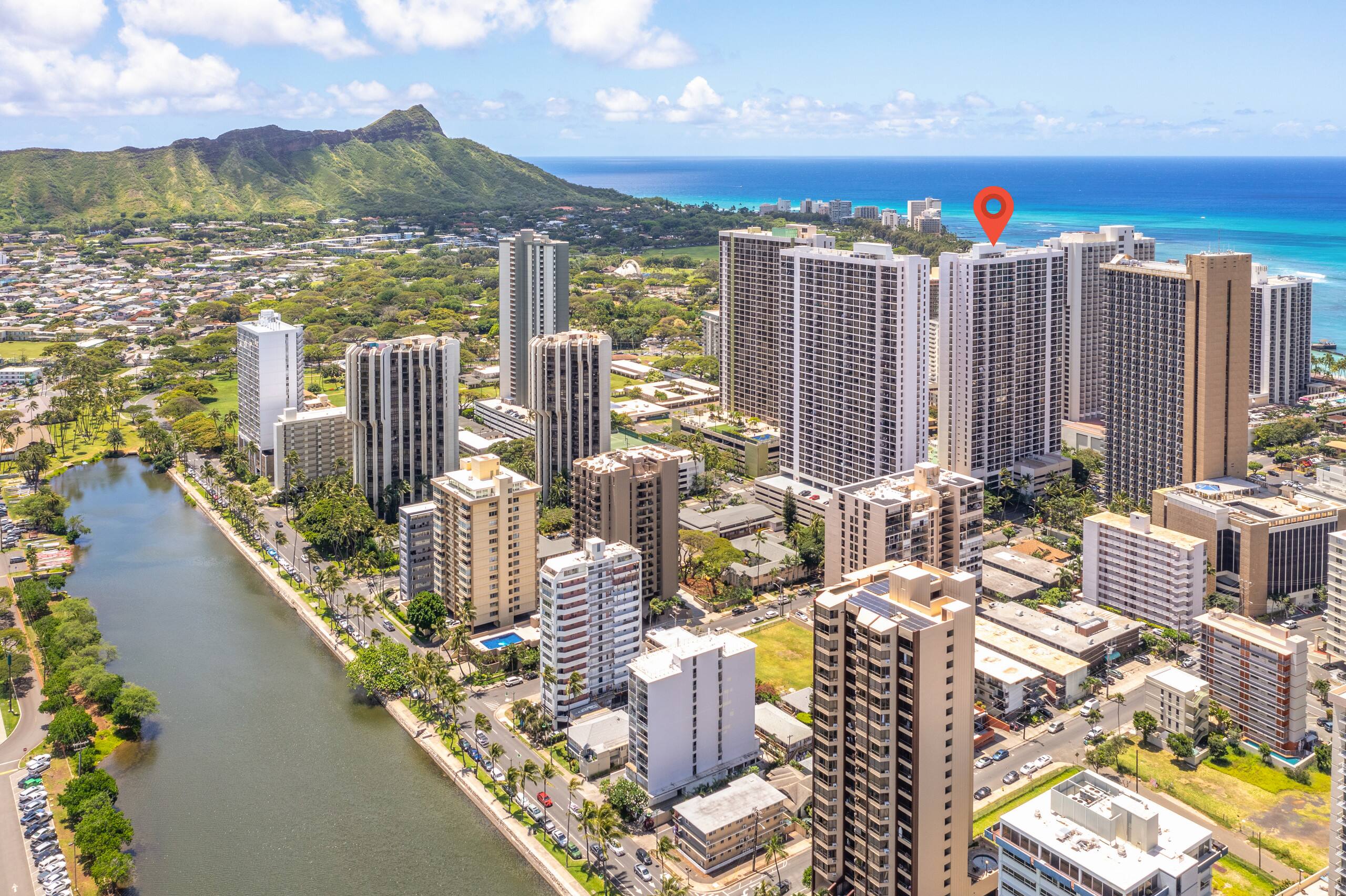 Modern Waikiki Banyan w/Parking. Walk to Beach! - Image 67