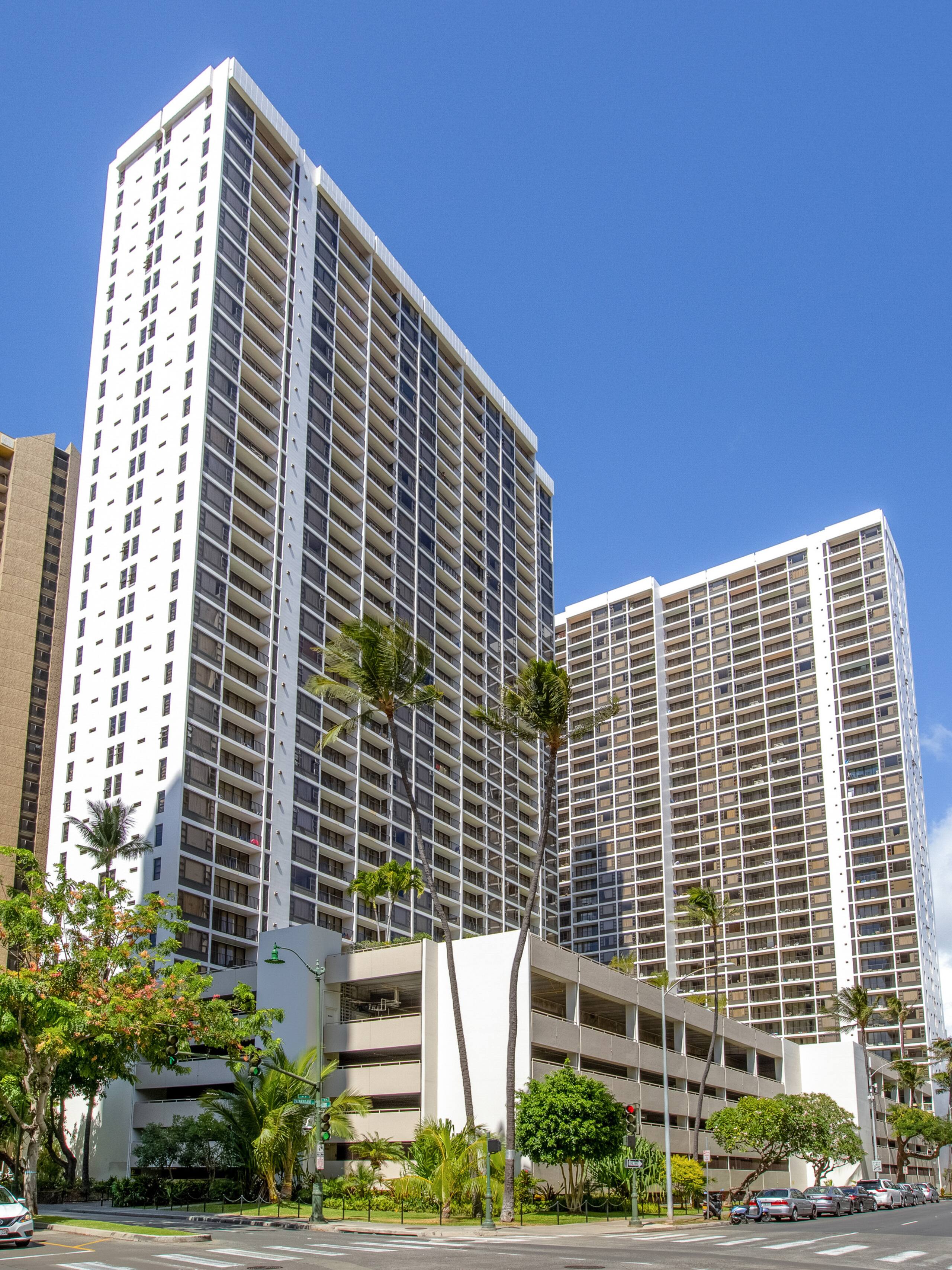 Modern Waikiki Banyan w/Parking. Walk to Beach! - Image 23