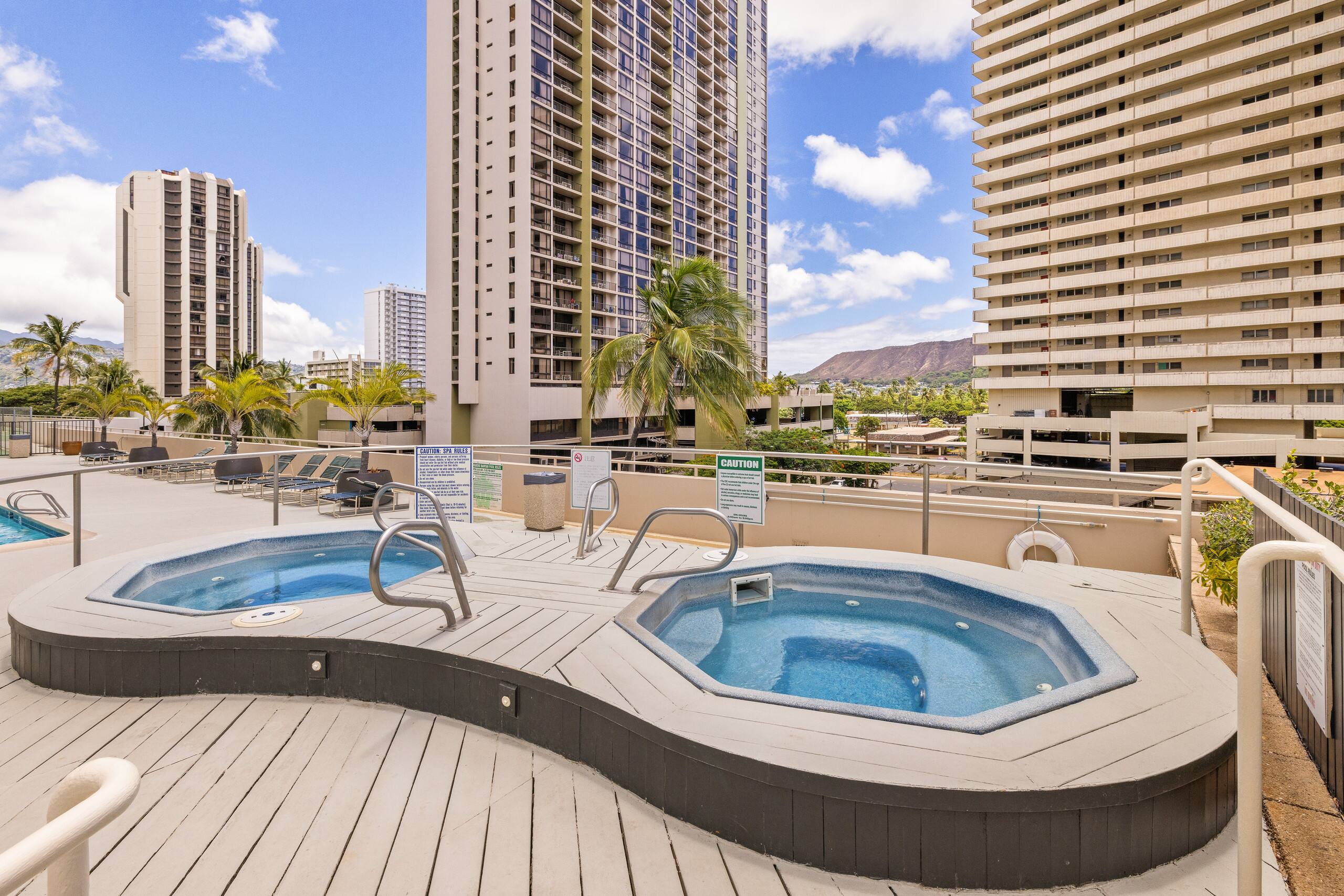 Modern Waikiki Banyan w/Parking. Walk to Beach! - Image 65