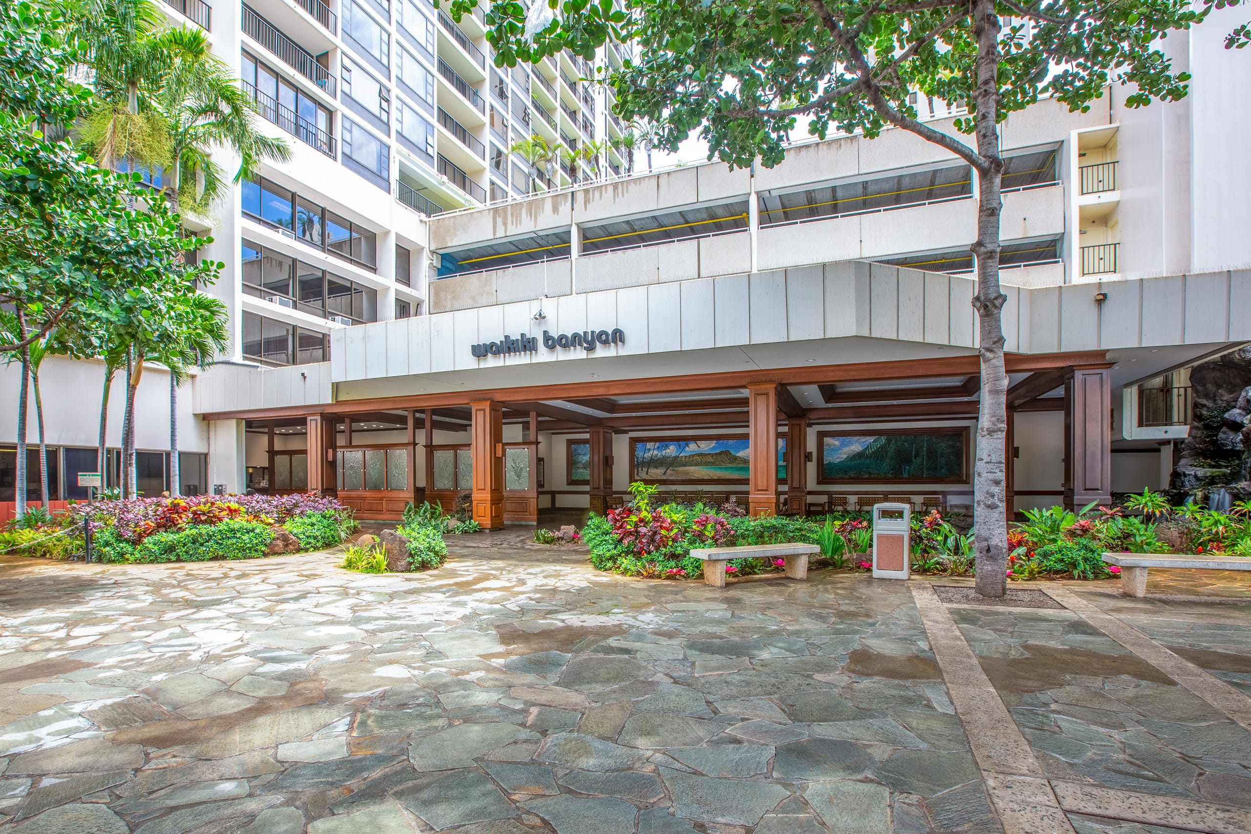 Modern Waikiki Banyan w/Parking. Walk to Beach! - Image 22