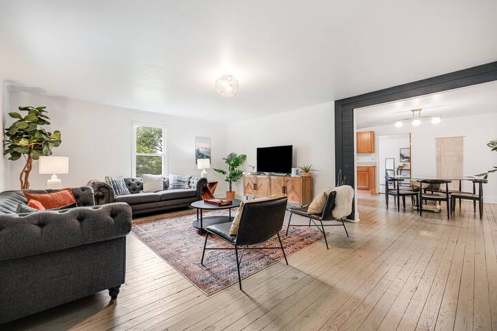 Cozy 3-Bed Home, Yard & Deck | Biltmore Village