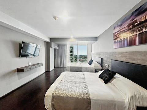 Chic Loft | High-End Features | Skyline Rooftop