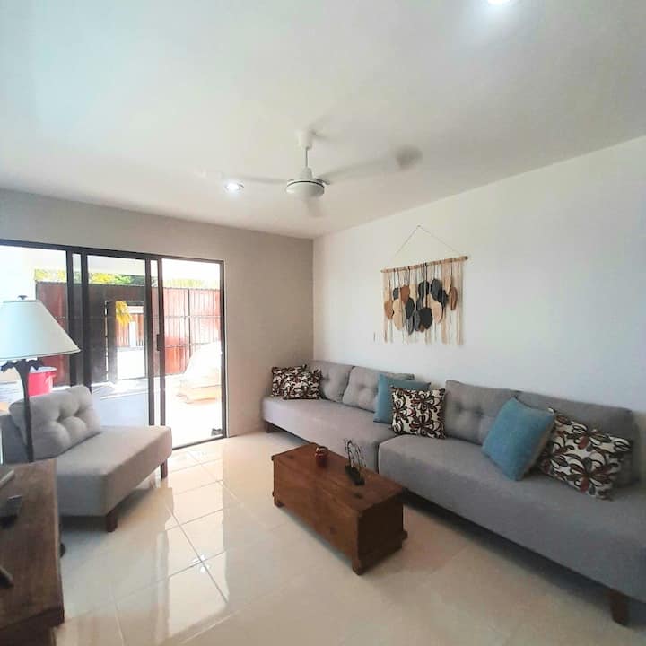 סלון בקומה התחתונה