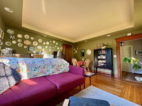 Spooner House - Atwater Room with Clawfoot Tub