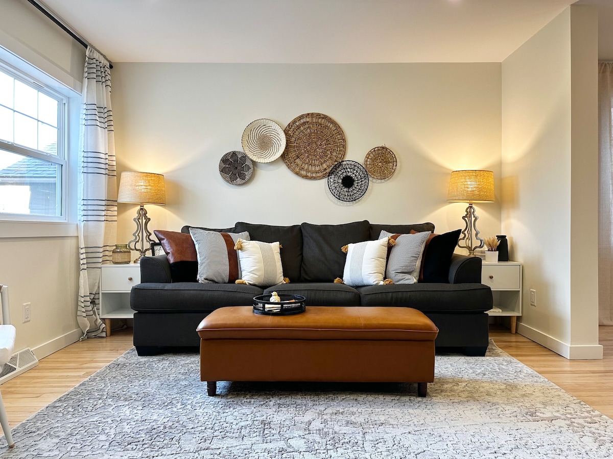 Cottonwood Koti • Renovated Gem, Steps to Downtown Houses for Rent in