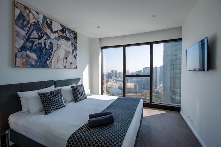 第二间卧室：配备套房、1张2米宽双人床或2张1米宽单人床。42英寸智能电视