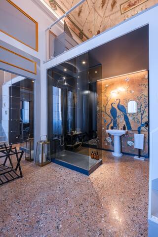 [Luxury] Affreschi Carracci • Piazza Maggiore gallery image 3