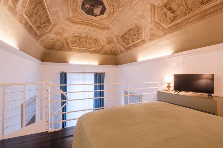 [Luxury] Affreschi Carracci • Piazza Maggiore gallery image 5