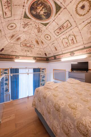 [Luxury] Affreschi Carracci • Piazza Maggiore gallery image 4