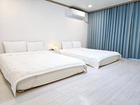 [Sokcho-Rang 1] Express Terminal 10 minutes on foot/Right in front of Sokcho Beach/Dogs allowed/1st floor of the accommodation/Location satisfaction