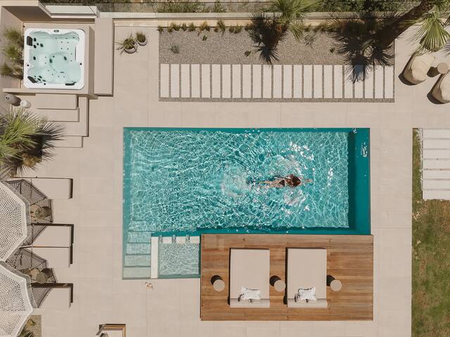 Villa Niolos I, Elegant Villa with Souda Bay Views gallery image 2